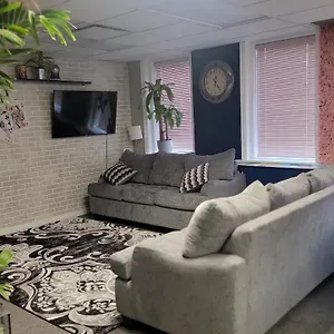  Hostel Planet M