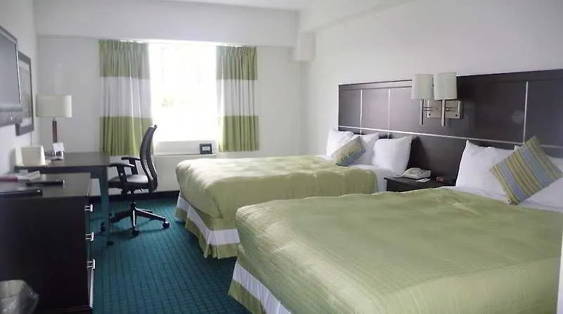 Niagara Plaza Hotel By Fairbridge